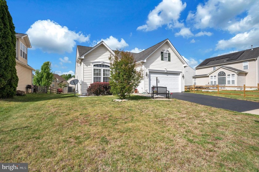 Beautiful 4-bed, 3.5-bath rambler in Hopyard Farm with a - photo 2