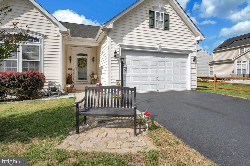 Beautiful 4-bed, 3.5-bath rambler in Hopyard Farm with a - photo 3