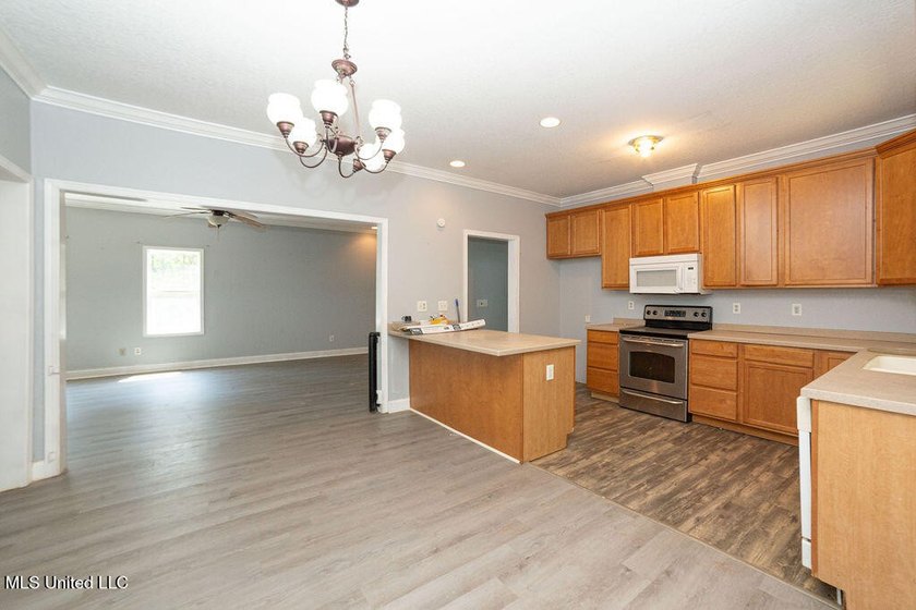 Charming 3-Bedroom Home in Waveland Lot goes street to street - photo 7