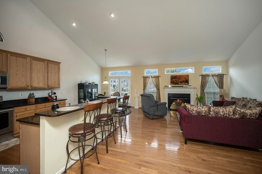 Beautiful 4-bed, 3.5-bath rambler in Hopyard Farm with a - photo 7