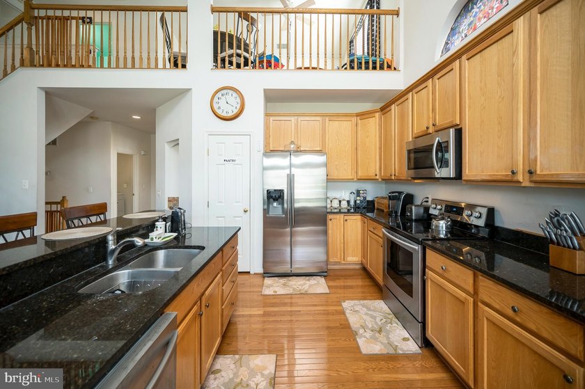 Beautiful 4-bed, 3.5-bath rambler in Hopyard Farm with a - photo 10