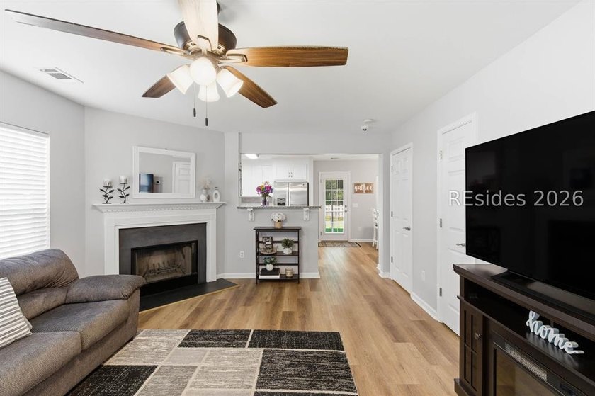 Beautifully renovated 3-bedroom, 2-bath home ideally located - photo 9