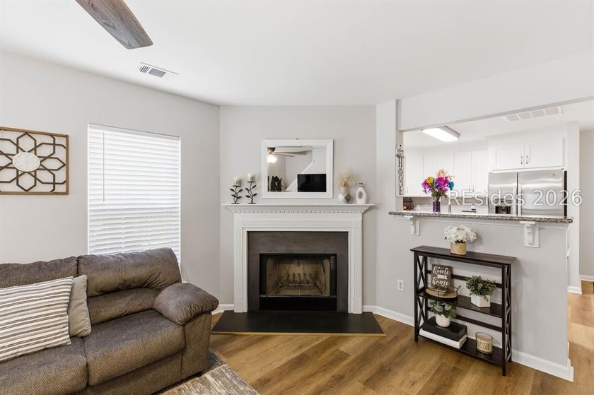 Beautifully renovated 3-bedroom, 2-bath home ideally located - photo 10