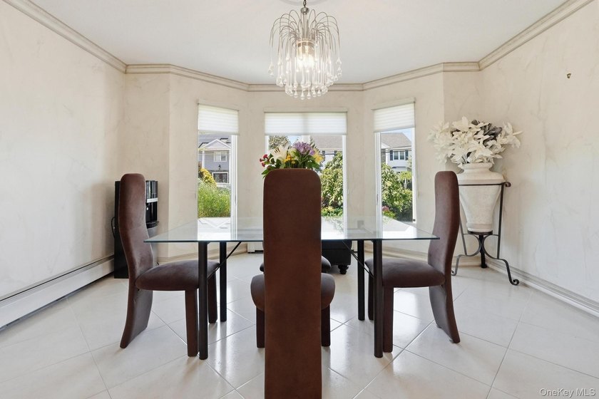 Experience refined living in this stunning and spacious - photo 9