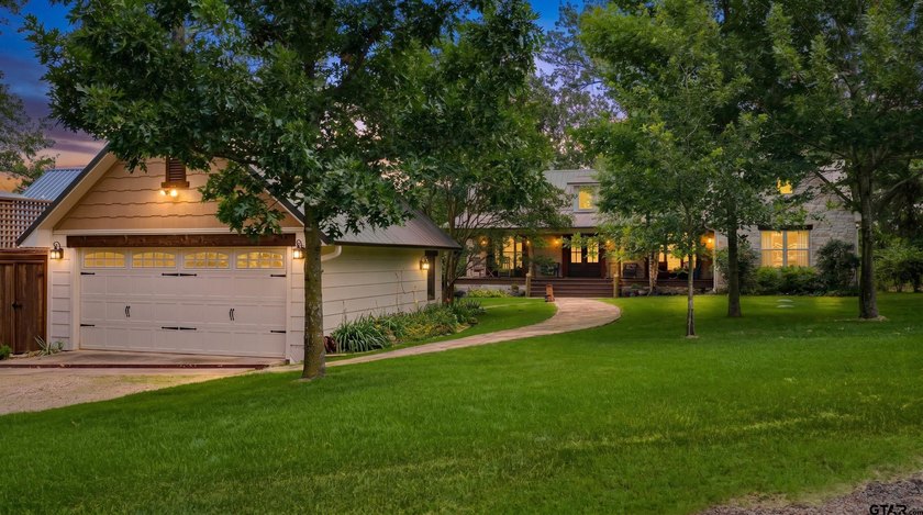 Awesome custom-built waterfront home on beautiful Lake Cypress - photo 10