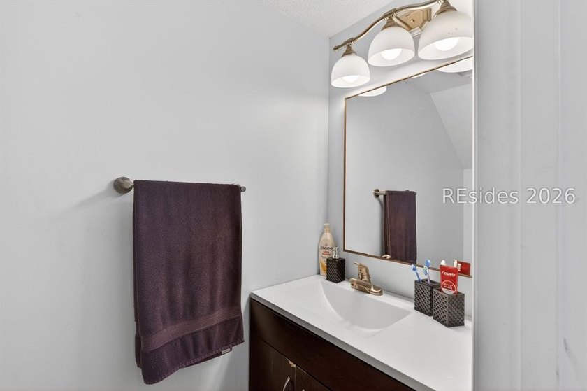 Discover the perfect blend of comfort and convenience in this - photo 7