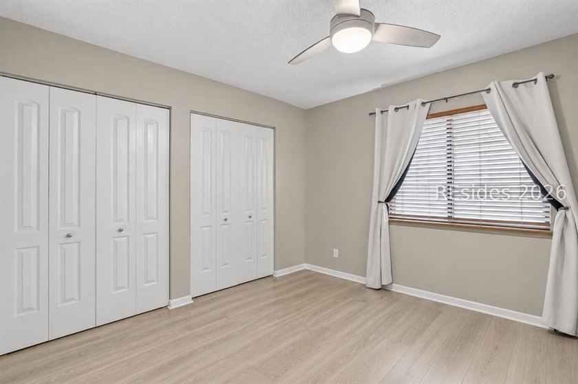 Discover the perfect blend of comfort and convenience in this - photo 9