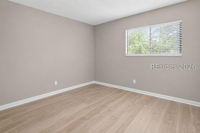 Discover the perfect blend of comfort and convenience in this - photo 10
