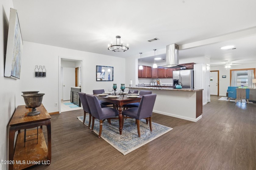Welcome home to this surprisingly spacious 4 bedroom, 2 bath - photo 12
