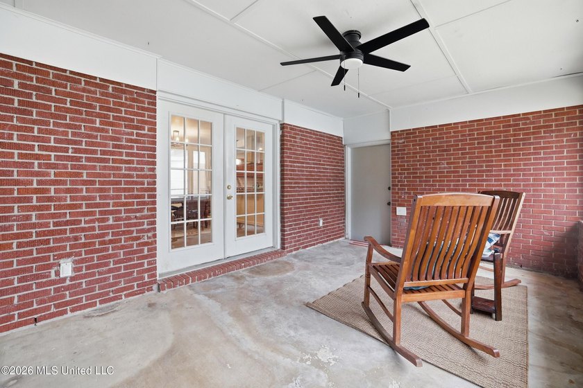Welcome home to this surprisingly spacious 4 bedroom, 2 bath - photo 15