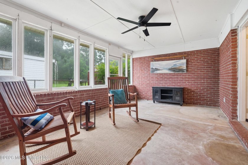 Welcome home to this surprisingly spacious 4 bedroom, 2 bath - photo 16