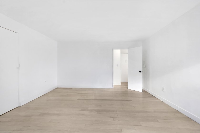 Prestigious Boulevard East top floor unit with breathtaking NYC - photo 20