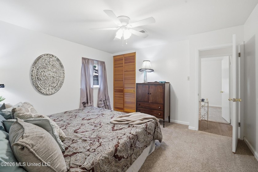 Welcome home to this surprisingly spacious 4 bedroom, 2 bath - photo 23