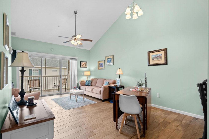 FANTASTIC LOCATION, LOW, WELL MANAGED HOA, BEAUTIFULLY UPDATED! - photo 5