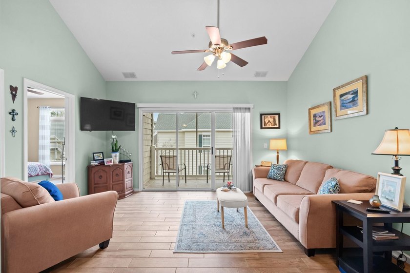 FANTASTIC LOCATION, LOW, WELL MANAGED HOA, BEAUTIFULLY UPDATED! - photo 6