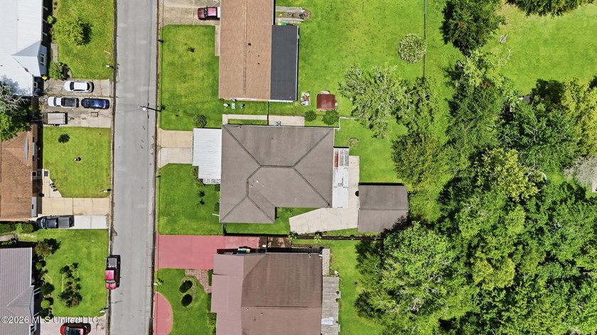 Welcome home to this surprisingly spacious 4 bedroom, 2 bath - photo 36