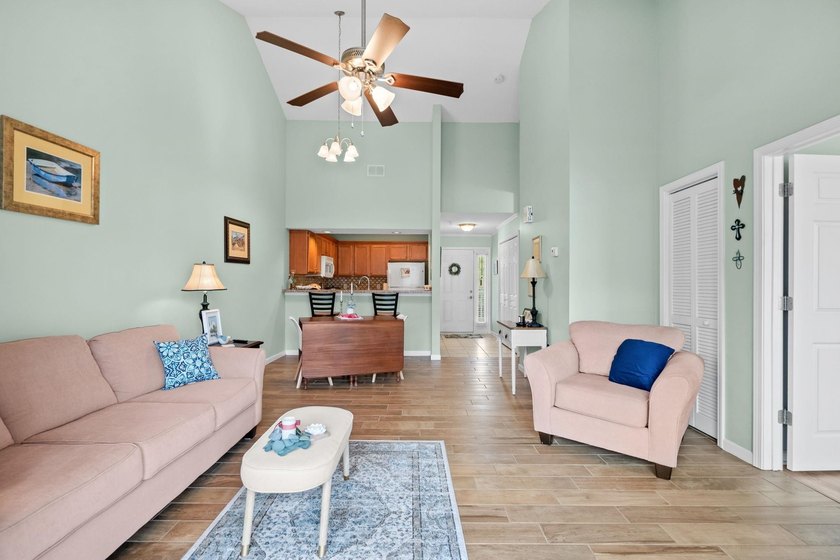 FANTASTIC LOCATION, LOW, WELL MANAGED HOA, BEAUTIFULLY UPDATED! - photo 7