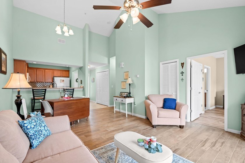 FANTASTIC LOCATION, LOW, WELL MANAGED HOA, BEAUTIFULLY UPDATED! - photo 10