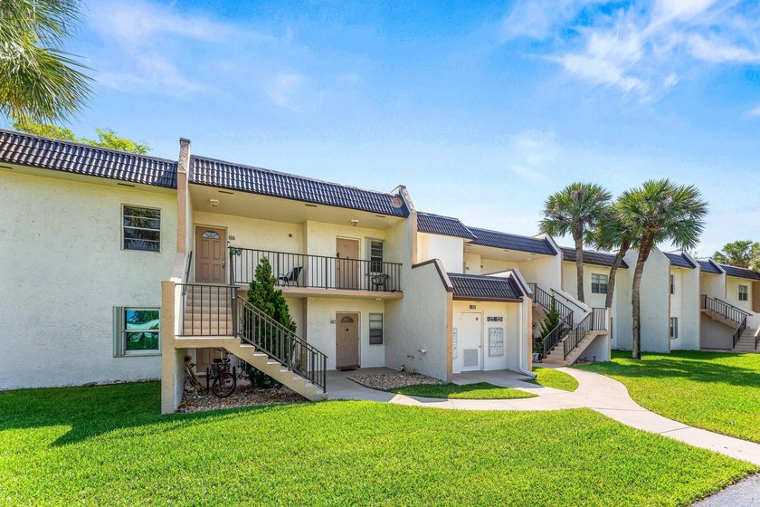 Beautifully renovated 2nd-floor corner unit in the highly - photo 3