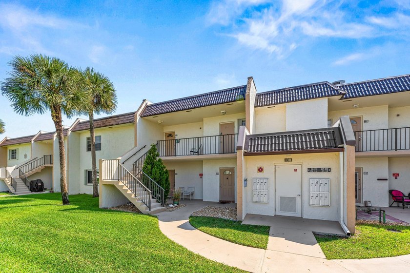 Beautifully renovated 2nd-floor corner unit in the highly - photo 4