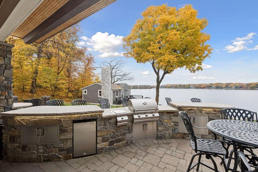 Experience the pinnacle of lakeside luxury with this - photo 16