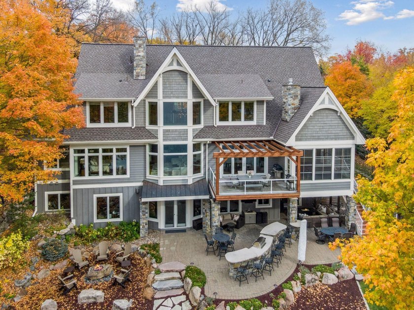 Experience the pinnacle of lakeside luxury with this - photo 21