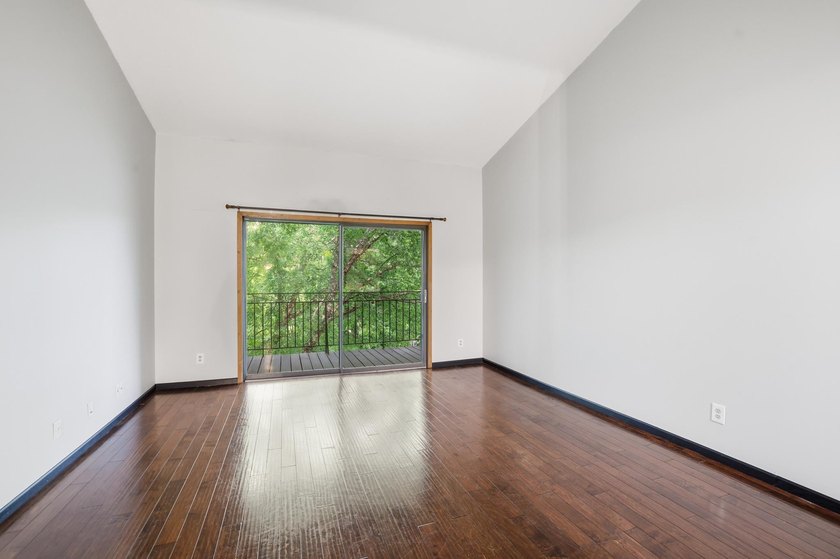 Enjoy easy one-level living in this spacious 2-bedroom - photo 2