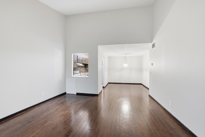 Enjoy easy one-level living in this spacious 2-bedroom - photo 4