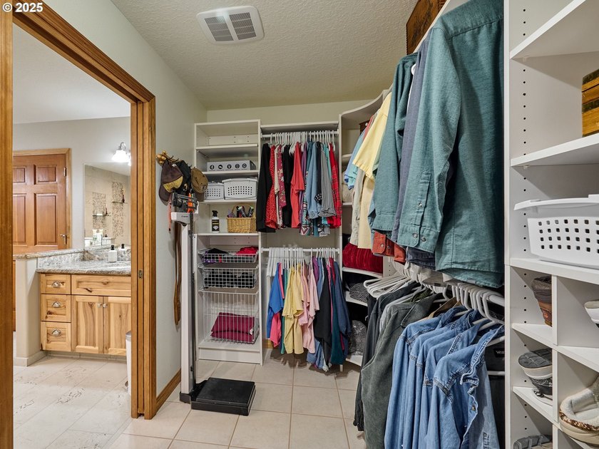 Desirable Multi-Generational Living at Its Finest! This unique - photo 24