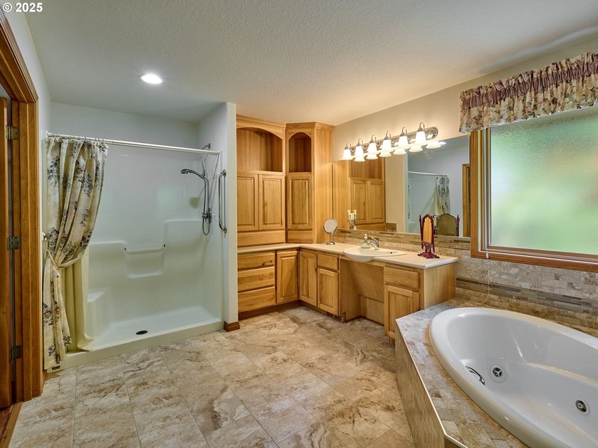 Desirable Multi-Generational Living at Its Finest! This unique - photo 36