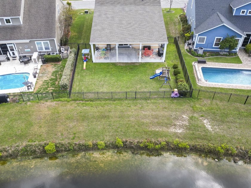 Four-bedroom, two-and-a-half-bathroom home with pond views and a - photo 6
