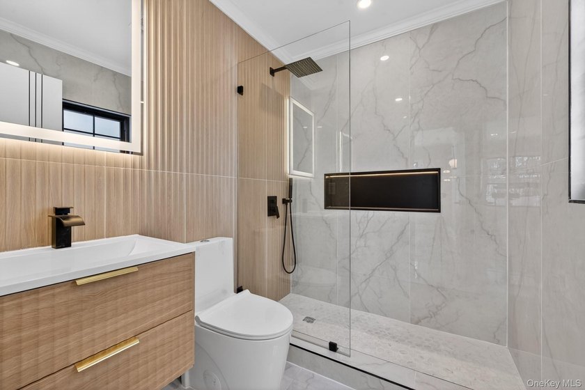 Space, style &amp; modern luxury come together at 147-72 Huxley - photo 11