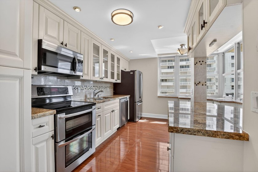Best Value on the Beach! Rarely does a true beachfront residence - photo 12