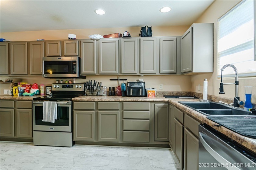 Welcome to 135 Primrose Lane in Camdenton! This beautifully - photo 14