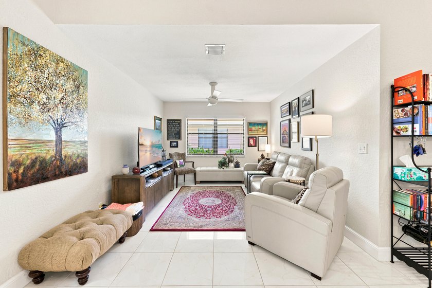 Welcome to this charming 2-bedroom, 2-bathroom villa located in - photo 15