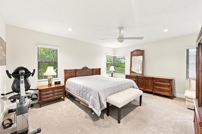 Welcome to this charming 2-bedroom, 2-bathroom villa located in - photo 26
