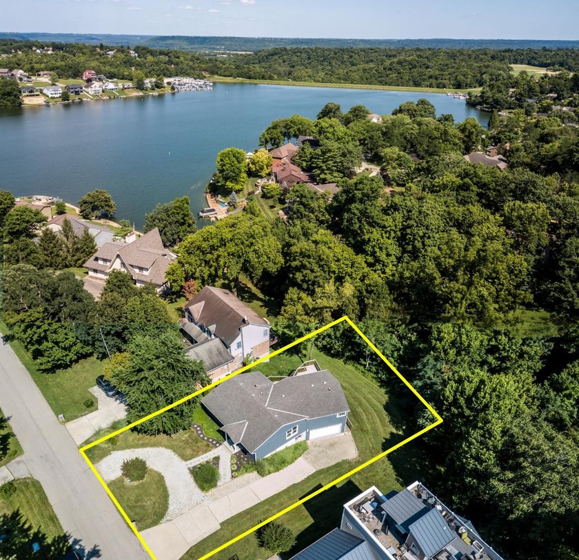 IMMACULATE Ranch on lot with Lake view from several angles! - photo 3