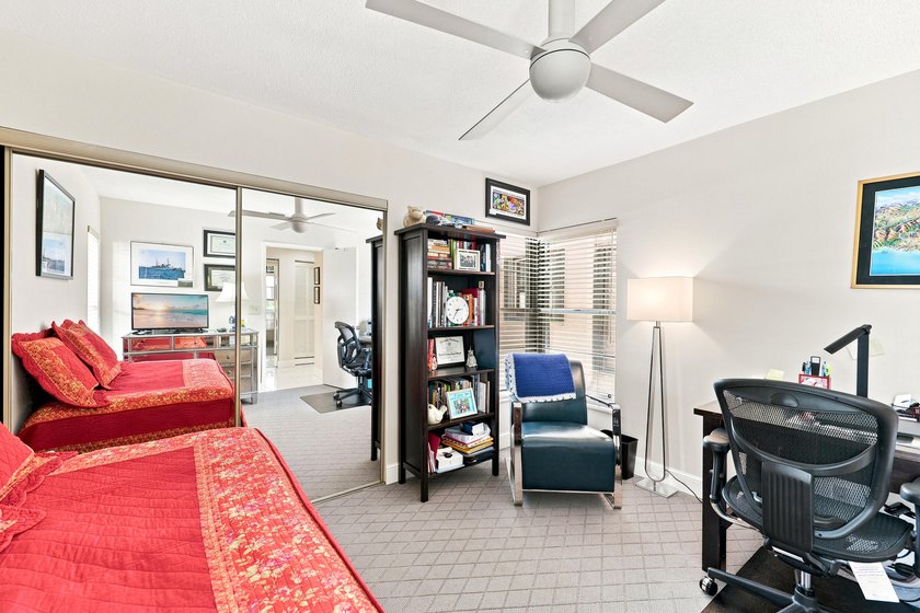 Welcome to this charming 2-bedroom, 2-bathroom villa located in - photo 34