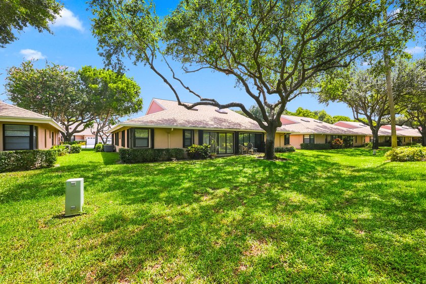 Welcome to this charming 2-bedroom, 2-bathroom villa located in - photo 38