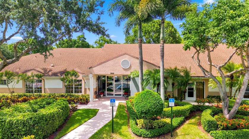 Welcome to this charming 2-bedroom, 2-bathroom villa located in - photo 43