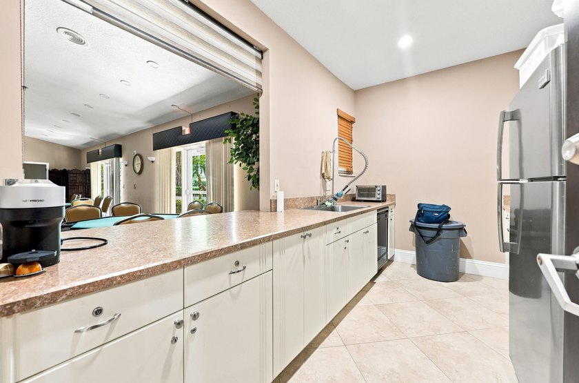 Welcome to this charming 2-bedroom, 2-bathroom villa located in - photo 46