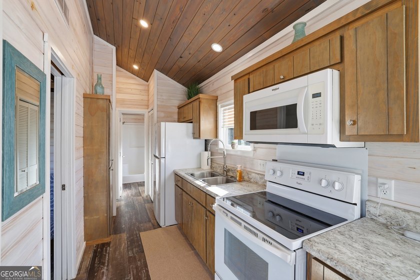 Recently reduced to $99,900! This price adjustment reflects the - photo 10