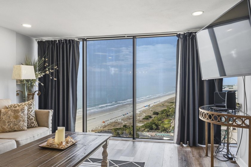 Fully furnished, high-floor oceanfront three-bedroom - photo 3