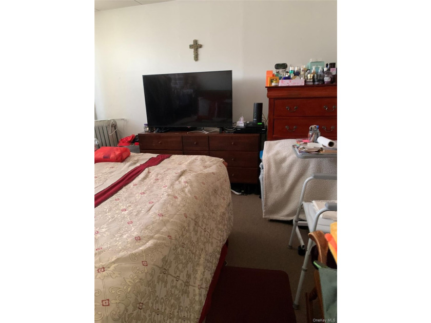 Short Sale. Fully Finished Basement with Separate Entrance - photo 3