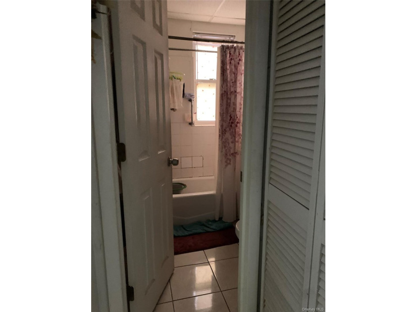 Short Sale. Fully Finished Basement with Separate Entrance - photo 6