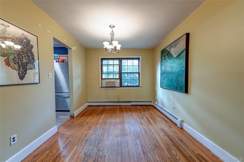 Opportunity to make this charming Halesite home your own. Tucked - photo 8
