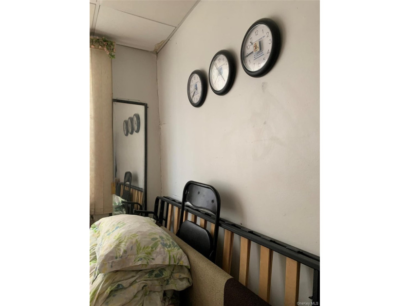 Short Sale. Fully Finished Basement with Separate Entrance - photo 9