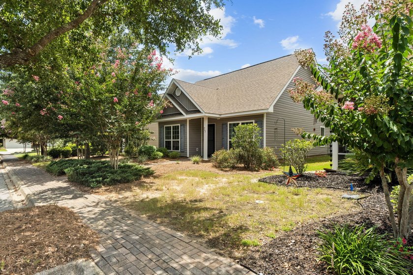 Fantastic home! Affordably priced to sell. This home has so much - photo 2