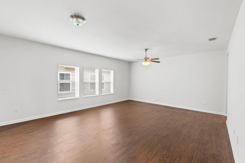 Fantastic home! Affordably priced to sell. This home has so much - photo 8