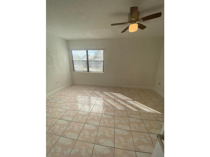 Well maintained, partially renovated townhouse located in the - photo 11